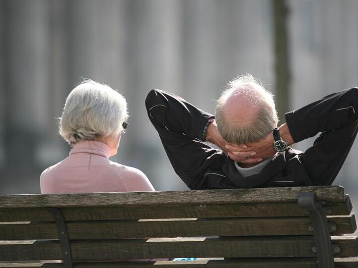 Entspannte Rentner: Nicht jeder Ruheständler hat so vorsorgen können, dass er im Alter frei von finanziellen Sorgen ist.