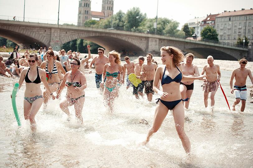 So lustig war der BIG JUMP am Sonntag. Die Bilder!