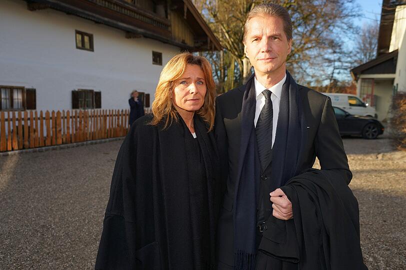 Sonja und Jörg Müller von Schloss Neubeuern nehmen Abschied von Wolfgang Lippert.