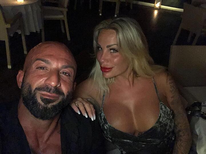 Im RTL-Nacktparadies "Adam sucht Eva" hat es 2018 gefunkt, doch Gina-Lisa Lohfink und Antonino Carbonaro bestätigen im Juni 2019 ihre Trennung. Grund soll die Distanz und sein übertriebener Hang zum Krafttraining gewesen sein.