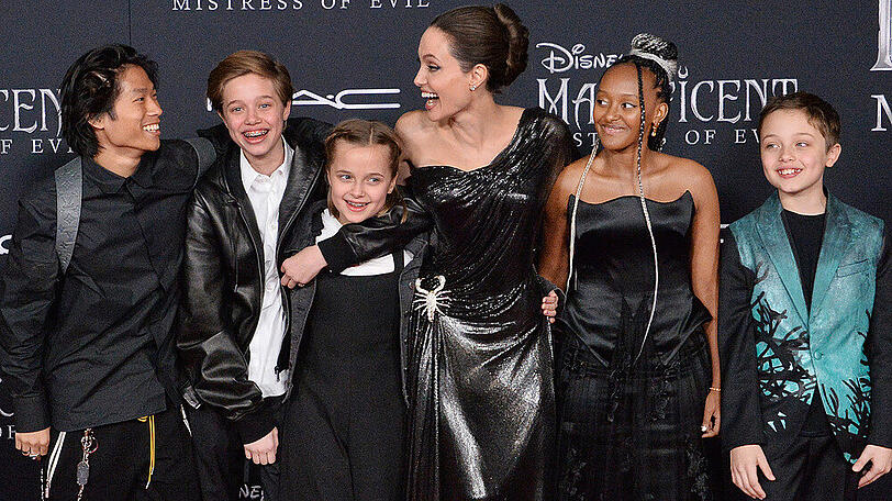 Die Jolie-Pitt-Kids mit ihrer Mutter Angelina: Pax, Shiloh, Vivienne, Zahara, Knox (v.l.)