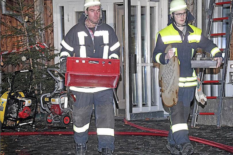 Die Feuerwehr rettete wichtige Kulturgüter aus dem Museum.