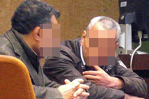 Mostafa J. (rechts) vor Gericht