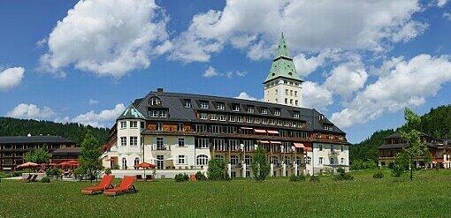 Schloss Elmau: Hier werden sich im Sommer 2015 die Staats- und Regierungschefs der acht wichtigsten Industrinationen zum G8-Gipfel treffen.