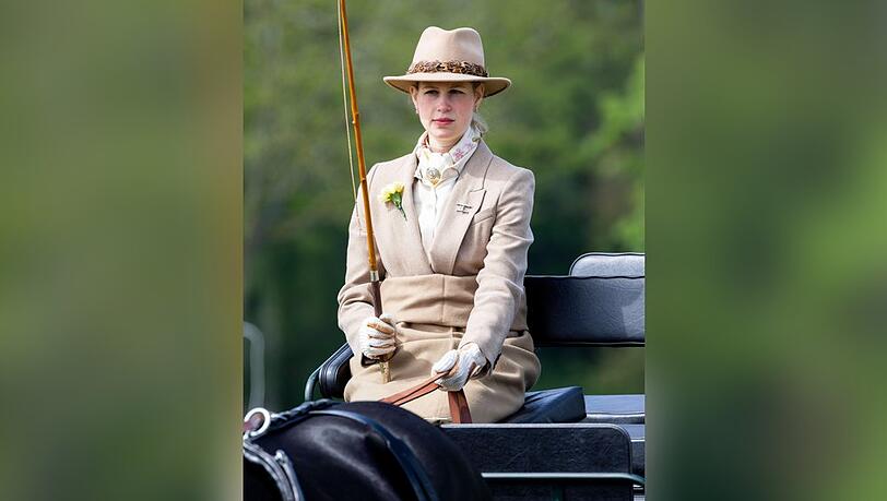 Lady Louise durfte bei der Royal Windsor Horse Show eine Kutsche mit zwei schwarzen Pferden lenken.