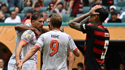 Leon Goretzka (li.) und Harry Kane treffen gegen Flamengo.