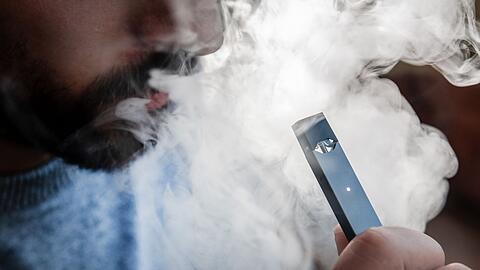 Gesundheitsexperten warnen vor Gefahren durch E-Zigaretten. (Symbolbild)
