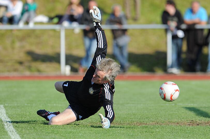 ...Torwart-Legende Sepp Maier (Mitte):