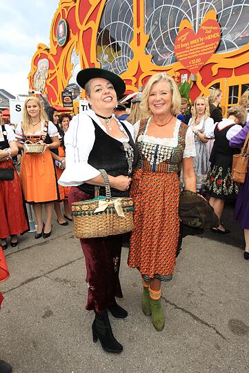 Petra Perle mit Schauspielerin Jutta Speidel