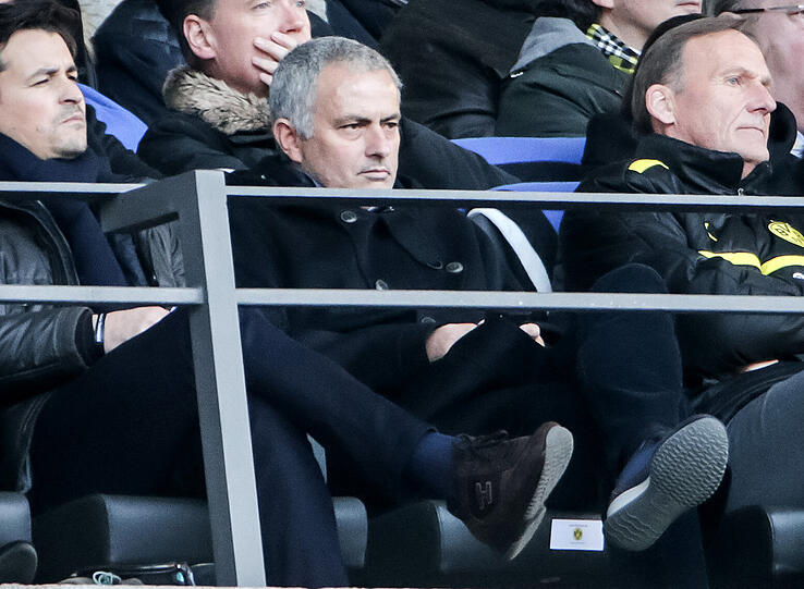 Ex-Chelsea-Coach José Mourinho sah sich auf Einladung von BVB-Boss Hans-Joachim Watzke die Partie Hertha gegen Dortmund an.