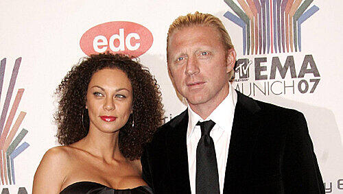 Auch, wenn er den Begriff „Beuteschema“ rassistisch findet - es lässt nicht nicht leugnen, Boris Becker bleibt seinem Frauen-Typ treu. Mit Ex-Ehefrau Barbara hat er zwei Söhne, mit Besenkammer-Affäre Angela Ermakova eine Tochter. Das Model Sharlely „Lilly“ Kerssenberg ist seine Immer-mal-wieder-Flamme. Im letzten Jahr, vor seinem 40. Geburtstag, trennte sich das Paar nach zwei Jahren. Angeblich hat er per SMS Schluss gemacht. Auch, wenn er den Begriff „Beuteschema“ rassistisch findet - es lässt nicht nicht leugnen, Boris Becker bleibt seinem Frauen-Typ treu. Mit Ex-Ehefrau Barbara hat er zwei Söhne, mit Besenkammer-Affäre Angela Ermakova eine Tochter. Das Model Sharlely „Lilly“ Kerssenberg ist seine Immer-mal-wieder-Flamme. Im letzten Jahr, vor seinem 40. Geburtstag, trennte sich das Paar nach zwei Jahren. Angeblich hat er per SMS Schluss gemacht.