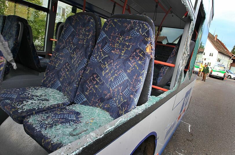 In Marktoberdorf ist es zu einem schlimmen Schulbusunfall gekommen. Die Bilder.