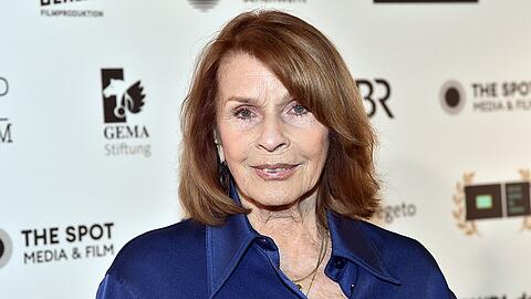 Senta Berger hat sich k&uuml;rzlich einen Oberschenkelbruch zugezogen.