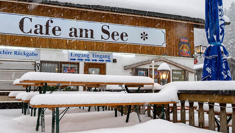 Nachdem schon beinahe Sommer war, schaut der Winter in Teilen Bayerns nochmal vorbei. (Archivbild)