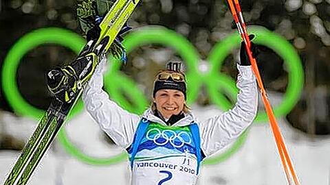Unbändige Freude nach dem ersten Olympiasieg: Magdalena Neuner.