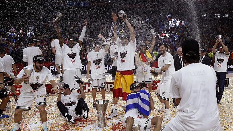 Im Siegestaumel: Die Basketballer von Real Madrid feiern ihren Euroleague-Coup. Im Siegestaumel: Die Basketballer von Real Madrid feiern ihren Euroleague-Coup.