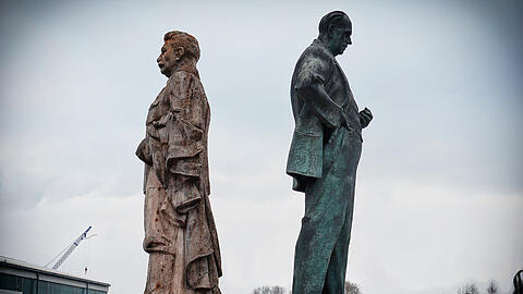 Statuen von Diktatoren: Josef Stalin und Antonín Zápotocký.