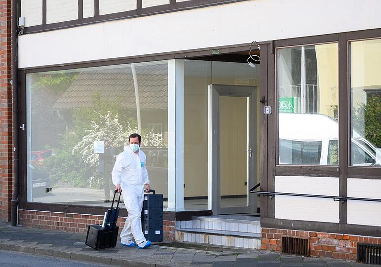 Arbeiter der Spurensicherung im niedersächsischen Wittingen