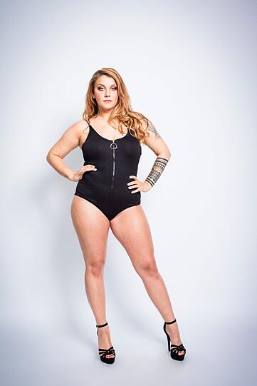 Nadine (22) ist Teamleiterin in der Möbelbranche