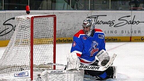 Ein gebrauchter Tag: Drei Tore musste Tiger-Goalie Patrick Ehelechner gegen die DEG bis zu seiner Auswechslung einstecken. Die restlichen sechs kassierte dann sein Ersatzmann Stefaniszin. Ein gebrauchter Tag: Drei Tore musste Tiger-Goalie Patrick Ehelechner gegen die DEG bis zu seiner Auswechslung einstecken. Die restlichen sechs kassierte dann sein Ersatzmann Stefaniszin.
