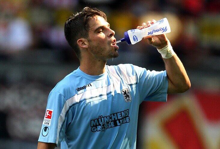 STEFAN BUCK: Wirkte in der Abwehr nicht immer sicher, auch nach vorne ohne wirkliche Durchschlagskraft. Hatte dennoch die Chance aufs 2:0. NOTE 3