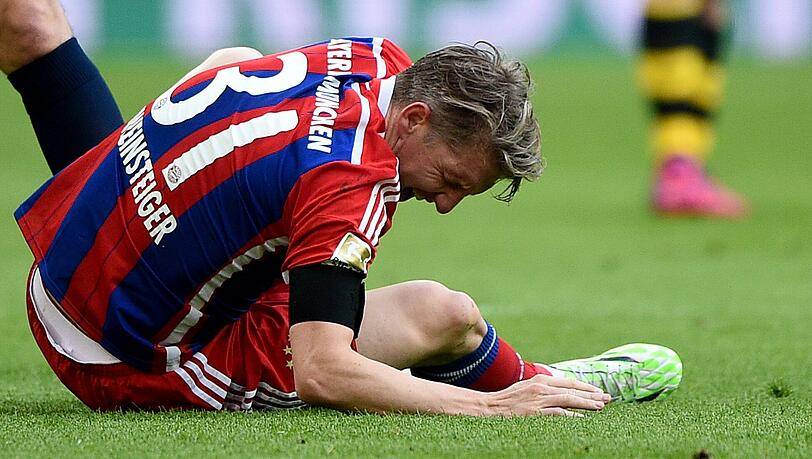 Bastian Schweinsteiger musste gegen Dortmund verletzt ausgewechselt werden. Bastian Schweinsteiger musste gegen Dortmund verletzt ausgewechselt werden.