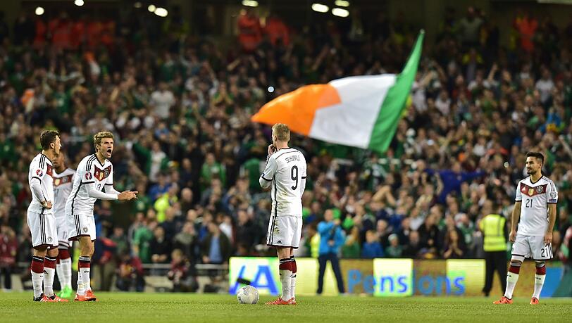 Die DFB-Elf verliert gegen Irland mit 0:1. Die DFB-Elf verliert gegen Irland mit 0:1.