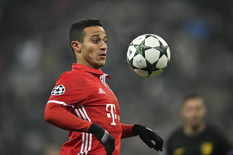 Thiago Note 2: Gegen seine Landsleute besonders heiß. Beweis: Sein  
hartes Einsteigen gegen Koke (38.). Trieb den Ball immer wieder nach  
vorne, war der Mittelfeld-Chef der Bayern.
