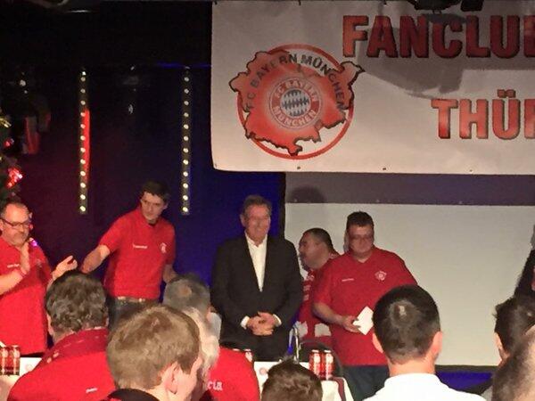 Bayern-Stars zum Anfassen: Die Bilder von den Adventsbesuchen bei den Fanclubs zum Durchklicken