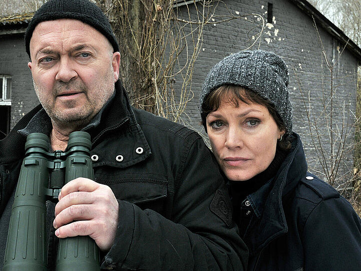 Starkes Team: Otto (Florian Martens) und Verena (Maja Maranow) beobachten Rataev und Co.