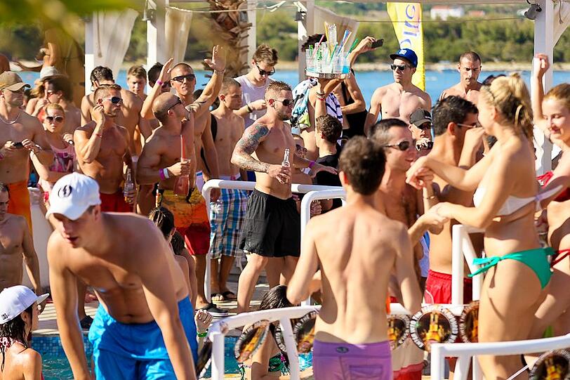 Bei "Reunion 2012", Europas größte Sommer Closing Party in Kroatien, gibt's Anfang September nochmal vier Tage Mega-Pool-Partymarathon. Und so heiß war der Sommer an Kroatiens Küste