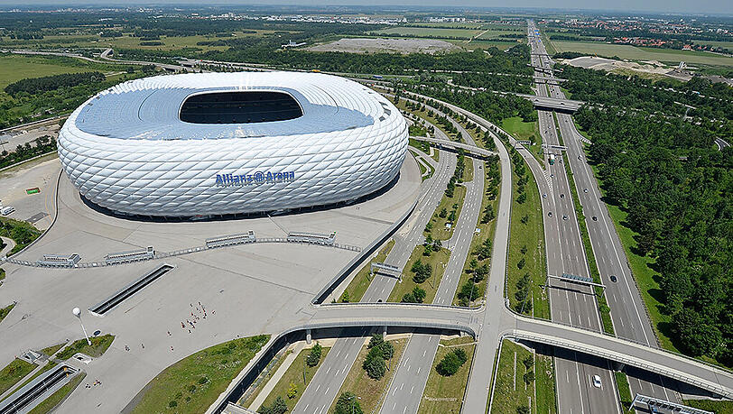 Das Stadion an der A9: Hier fuhr der Mann orientierungslos herum. Foto: dpa Das Stadion an der A9: Hier fuhr der Mann orientierungslos herum. Foto: dpa