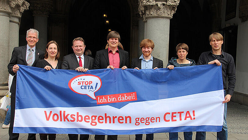 Die Initiatoren des Bündnis "Volksbegehren gegen CETA". Die Initiatoren des Bündnis "Volksbegehren gegen CETA".