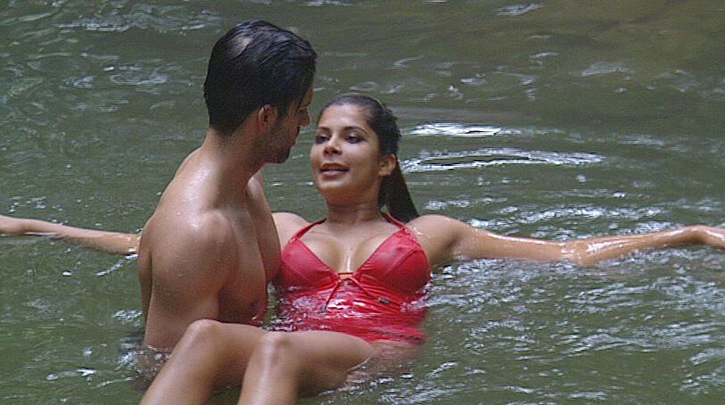 Zumindest um eines muss sich die Ex-Brosis-Sängerin wohl keine Gedanken machen - dass ihr gerne leicht-bekleidetes Gegenüber vollkommen nackt in den Ring steigen wird. Das zeigen die folgenden Bilder...