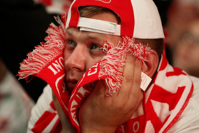 Co-Gastgeber Polen ist aus der EM ausgeschieden, Griechenland steht überraschend im Viertelfinale. Tränen bei den polnischen Fans und Jubel bei den Hellas-Anhängern. Die Bilder.