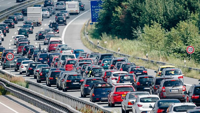 Hier ist Geduld gefragt: "Wir gehen davon aus, dass es das staureichste Wochenende des Jahres wird". Foto: Markus Scholz/Archiv Hier ist Geduld gefragt: "Wir gehen davon aus, dass es das staureichste Wochenende des Jahres wird". Foto: Markus Scholz/Archiv