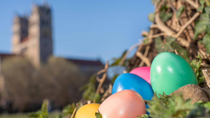 Ein Osternest in den Isarauen, im Hintergrund St. Maximilian: Wie wird das Osterwetter in München? Ein Osternest in den Isarauen, im Hintergrund St. Maximilian: Wie wird das Osterwetter in München?