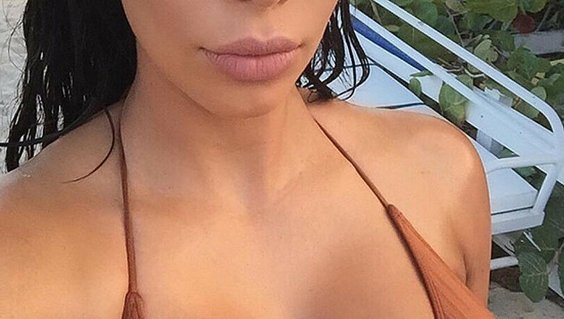 Stolz auf ihren Busen: Kim Kardashian Stolz auf ihren Busen: Kim Kardashian