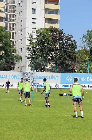 Am Samstag startete der TSV 1860 München ganz offiziell in die neue Saison. Klicken Sie sich durch die Bilder des Traningsauftakts mit dem neuen Trainer Kosta Runjaic.