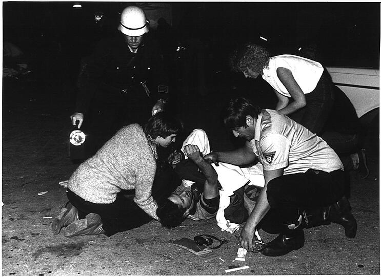 26. September 1980: Der Tatort Wiesn-Haupteingang am Abend des Bomben-Anschlags.