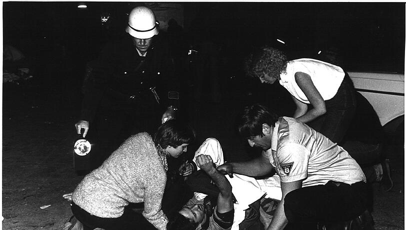 26. September 1980: Der Tatort Wiesn-Haupteingang am Abend des Bomben-Anschlags.