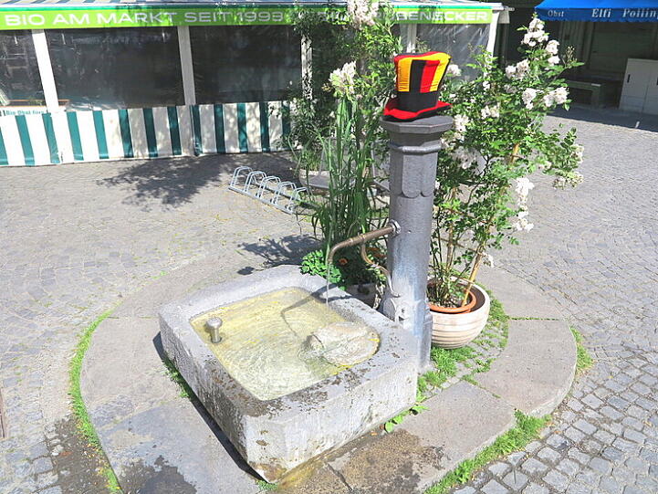 WM-Fieber in der Stadt: AZ-Leser Djordje Matkovic und seine schwarz-rot-goldenen Fotos.