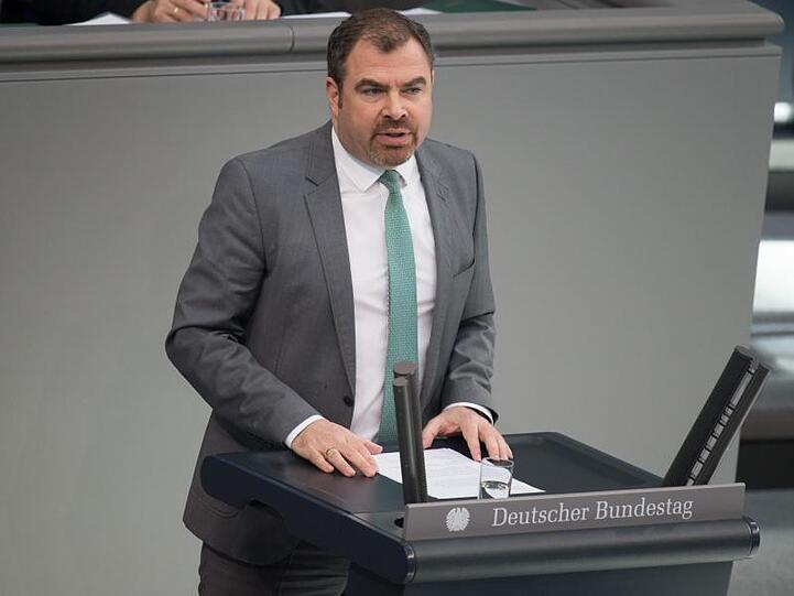Florian Hahn (CSU) spricht bei Bundestagssitzung. Foto: Jörg Carstensen/dpa/Archivbild