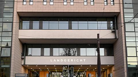 Aus Sicherheits- und Platzgründen war die Verhandlung in den größten Gerichtssaal des Landes in Magdeburg verlegt worden.