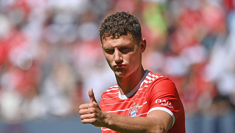Daumen hoch für die DFB-Frauen? Benjamin Pavard beglückwünschte die Spielerinnen zum Einzug ins EM-Finale. Daumen hoch für die DFB-Frauen? Benjamin Pavard beglückwünschte die Spielerinnen zum Einzug ins EM-Finale.