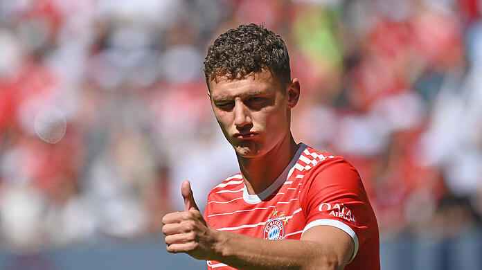 Daumen hoch für die DFB-Frauen? Benjamin Pavard beglückwünschte die Spielerinnen zum Einzug ins EM-Finale.