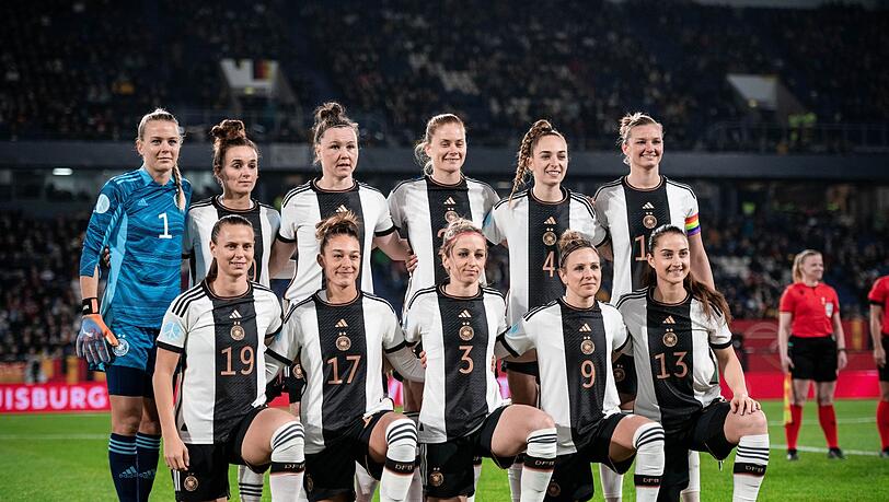 Die deutschen Spielerinnen vor der Partie gegen Schweden.