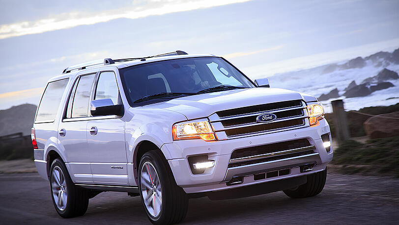 Der Ford Expedition zeigt sich als großzügig dimensionierter Van mit dem Charme einer Schrankwand. Der Ford Expedition zeigt sich als großzügig dimensionierter Van mit dem Charme einer Schrankwand.