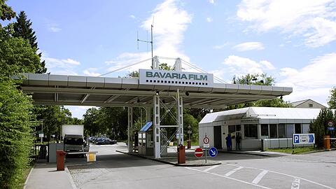 Einfahrtstor zum Firmengelände der Bavaria Film GmbH in München