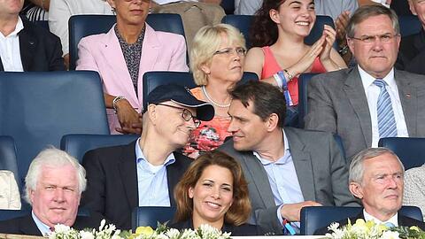 Der ehemalige Bundesaußenminister Guido Westerwelle (l.) und sein Mann, der Sportmanager Michael Mronz, verfolgen am 20.07.2014 den Großen Preis beim CHIO in Aachen.
